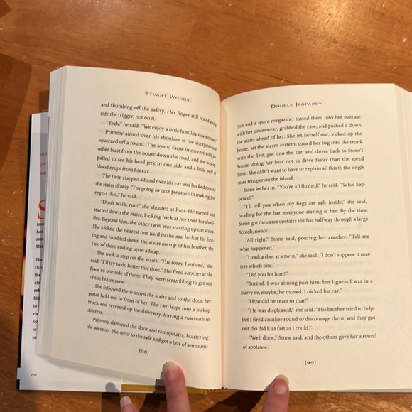 Two Stuart Woods hardcover books - Picture 6 of 7